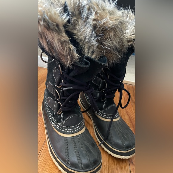 Sorel Boots - Picture 2 of 5